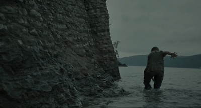 于特岛7月22日剧照的剧照