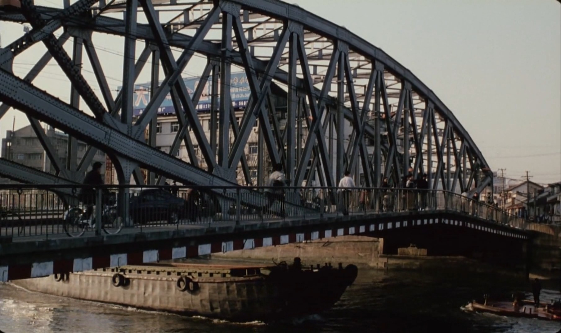 卡车上掉下的小提琴剧照的剧照