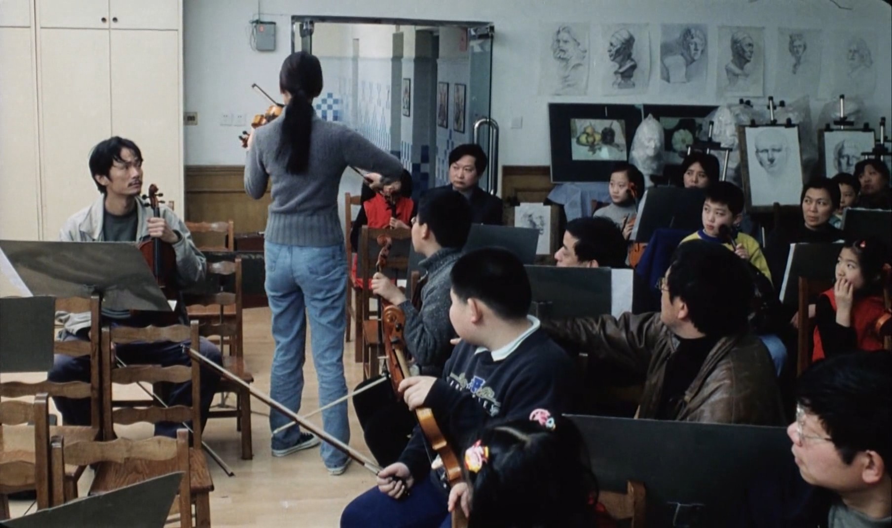 卡车上掉下的小提琴剧照的剧照