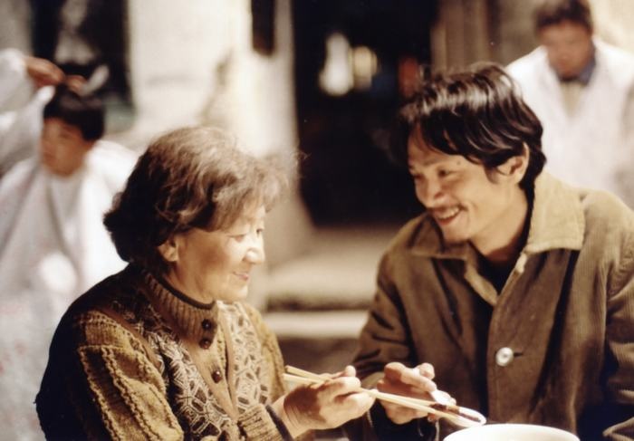 卡车上掉下的小提琴剧照的剧照