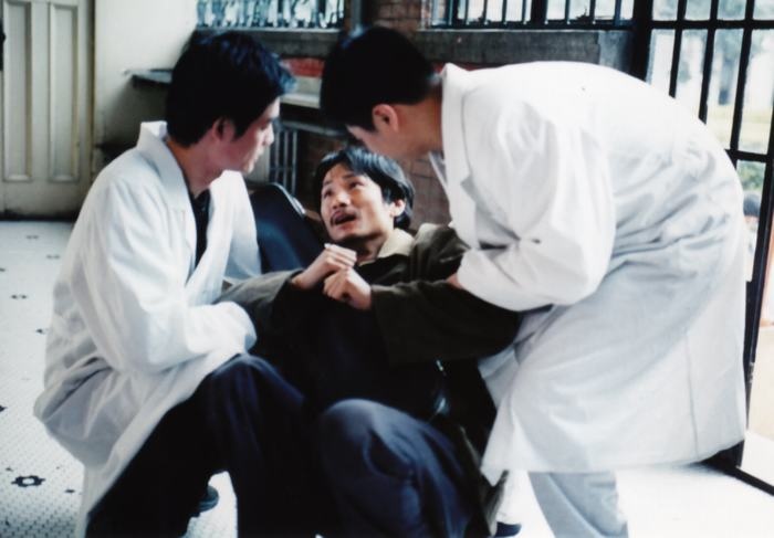 卡车上掉下的小提琴剧照的剧照