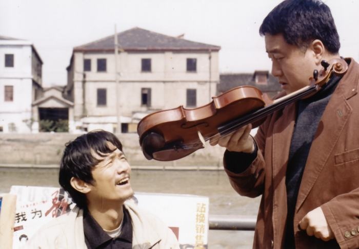 卡车上掉下的小提琴剧照的剧照