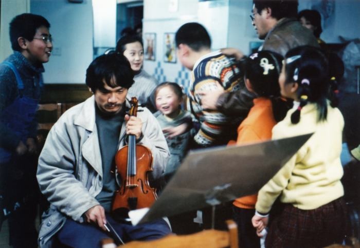 卡车上掉下的小提琴剧照的剧照