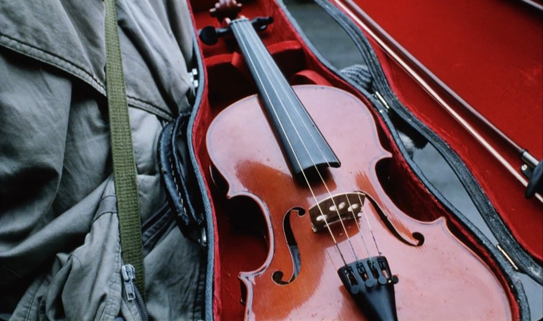 卡车上掉下的小提琴剧照的剧照