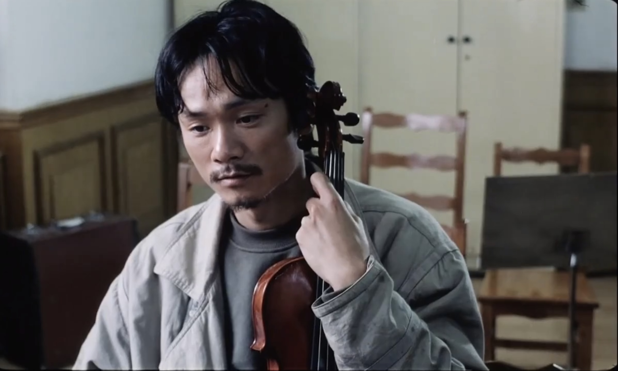 卡车上掉下的小提琴剧照的剧照