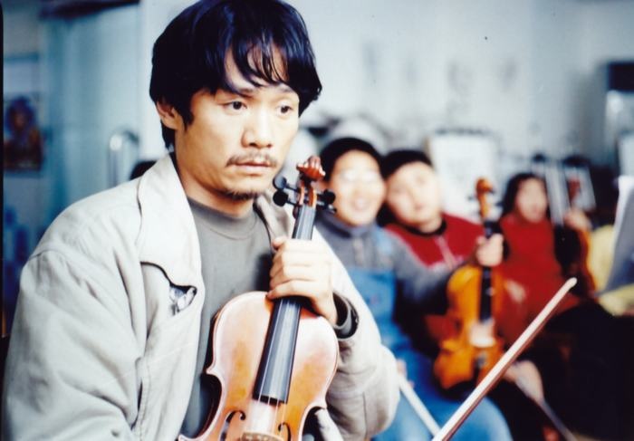 卡车上掉下的小提琴剧照的剧照