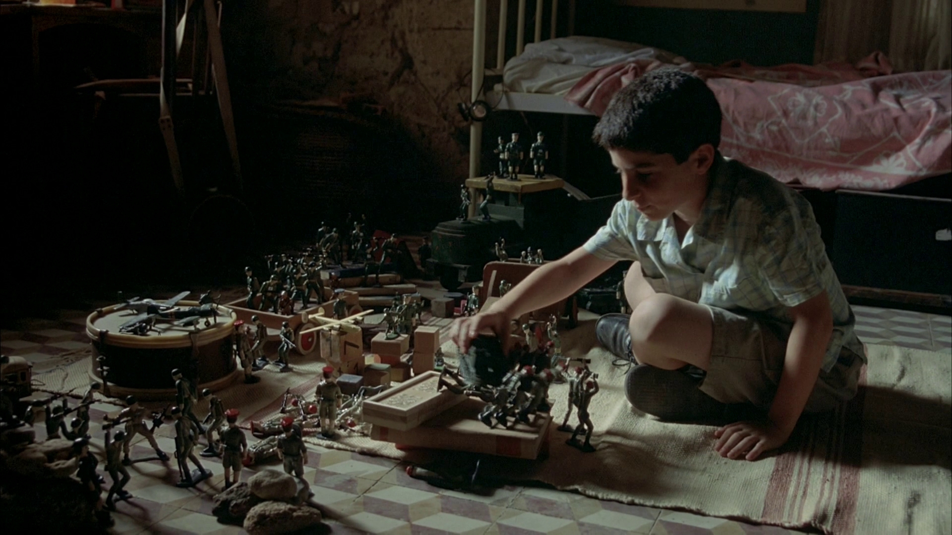 小小的叛国者剧照的剧照