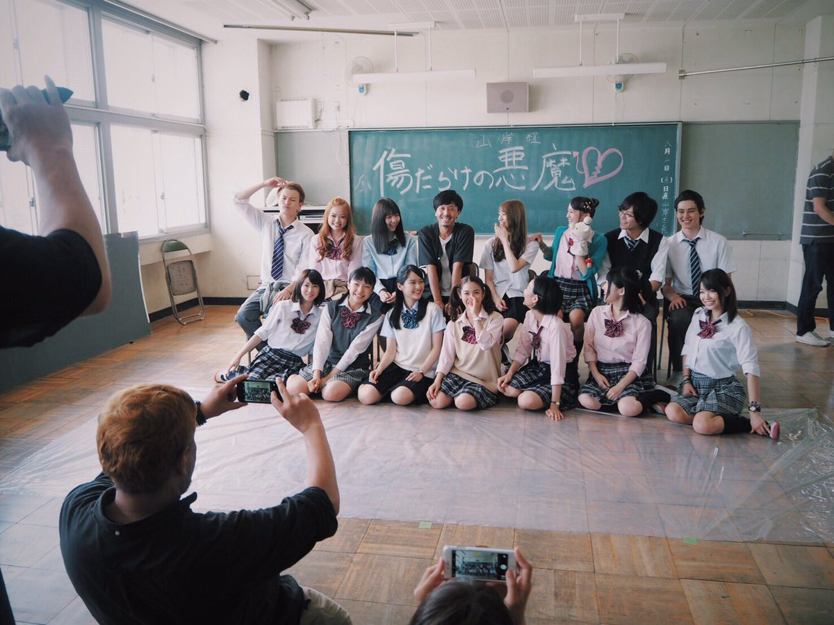 伤痕累累的恶魔剧照的剧照