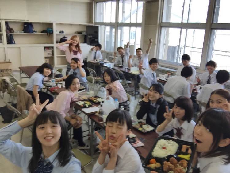 伤痕累累的恶魔剧照的剧照