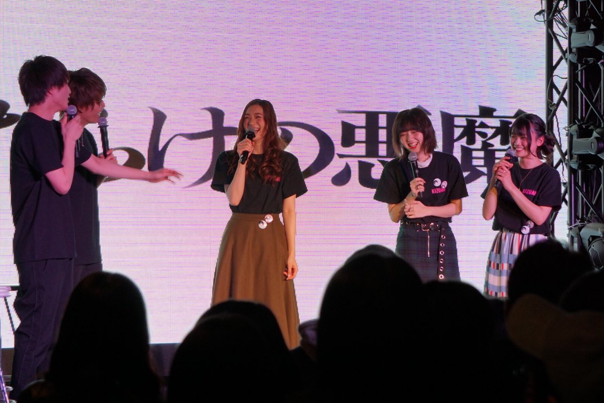 伤痕累累的恶魔剧照的剧照