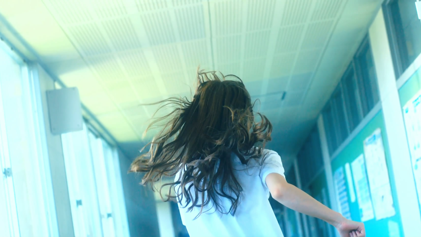 伤痕累累的恶魔剧照的剧照