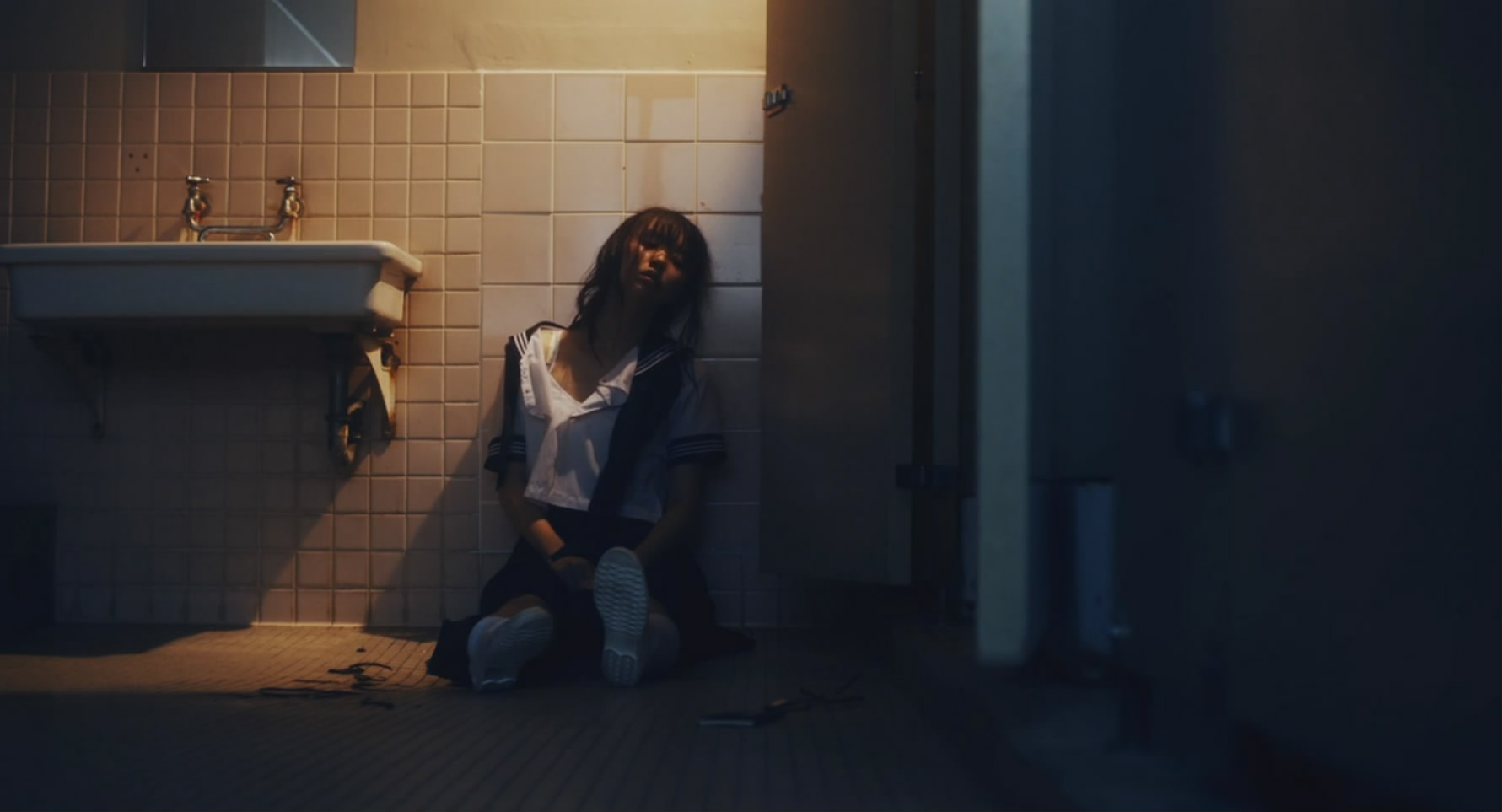 伤痕累累的恶魔剧照的剧照