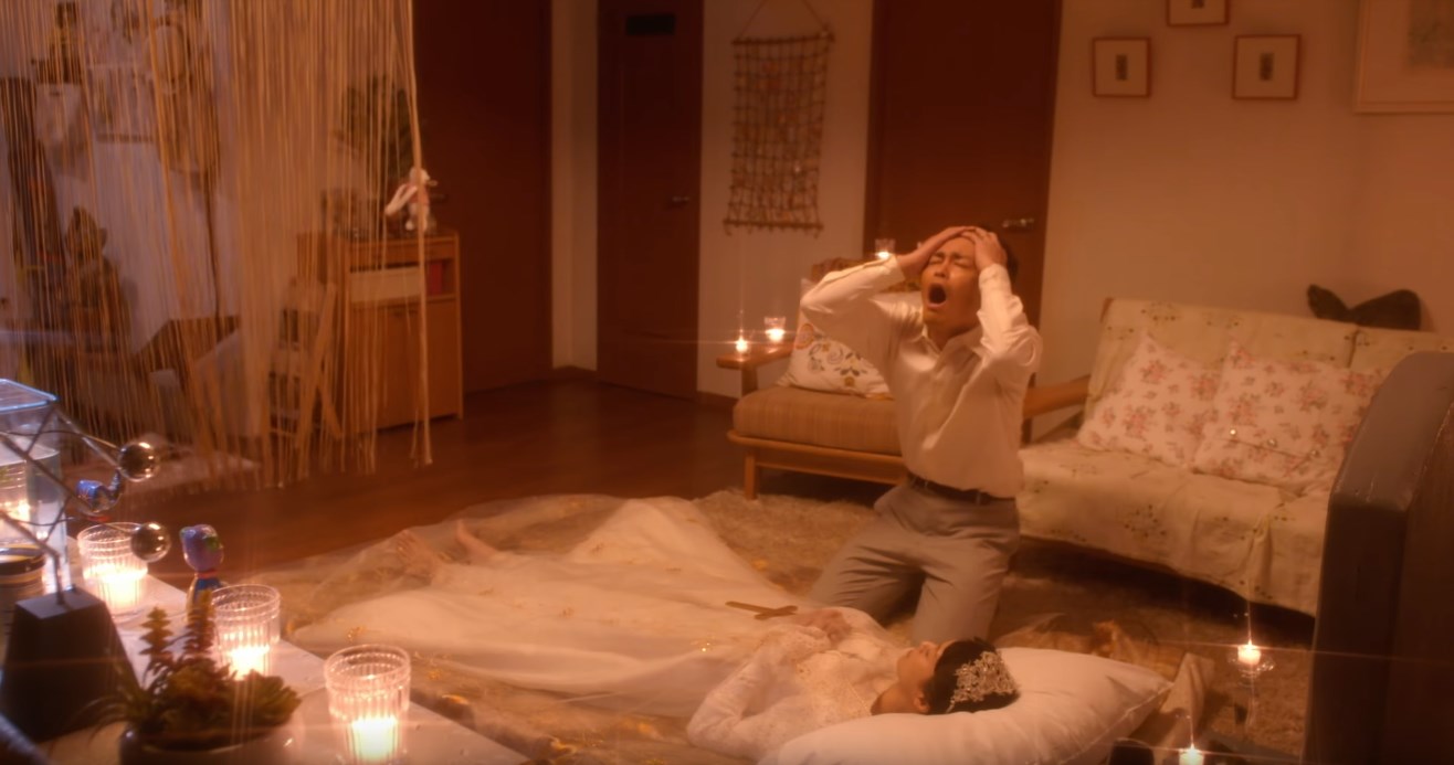 每天回家都会看到老婆在装死剧照的剧照