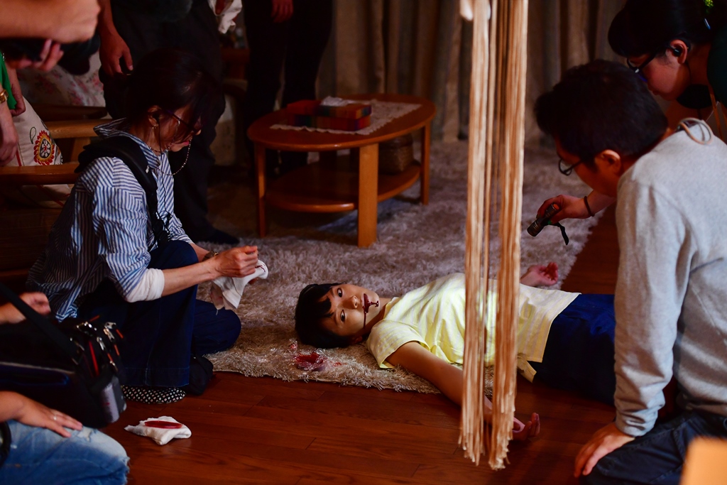 每天回家都会看到老婆在装死剧照的剧照