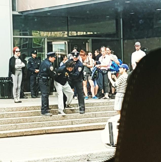 约翰·多诺万的死与生剧照的剧照