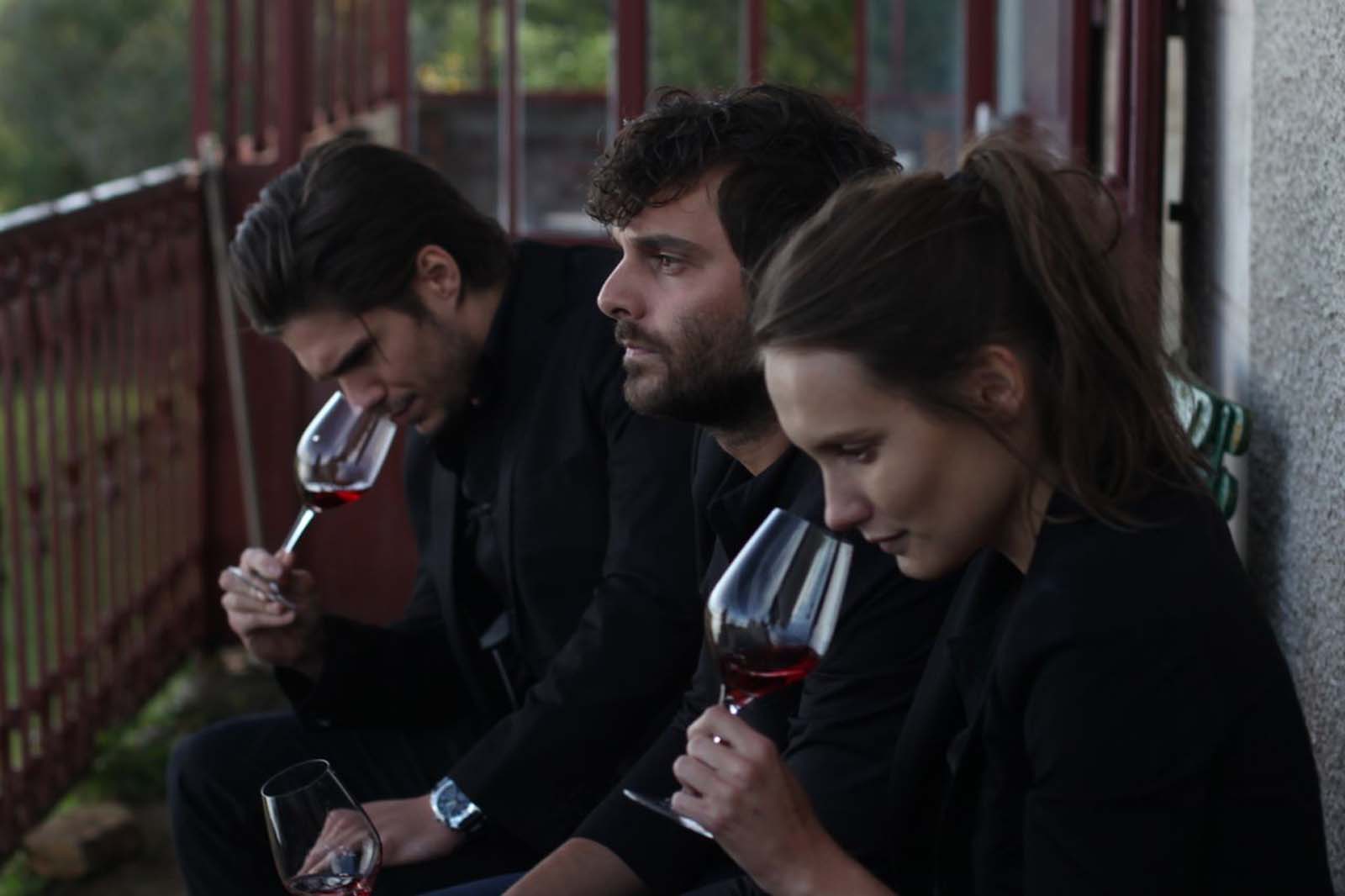 浓情酒乡剧照的剧照