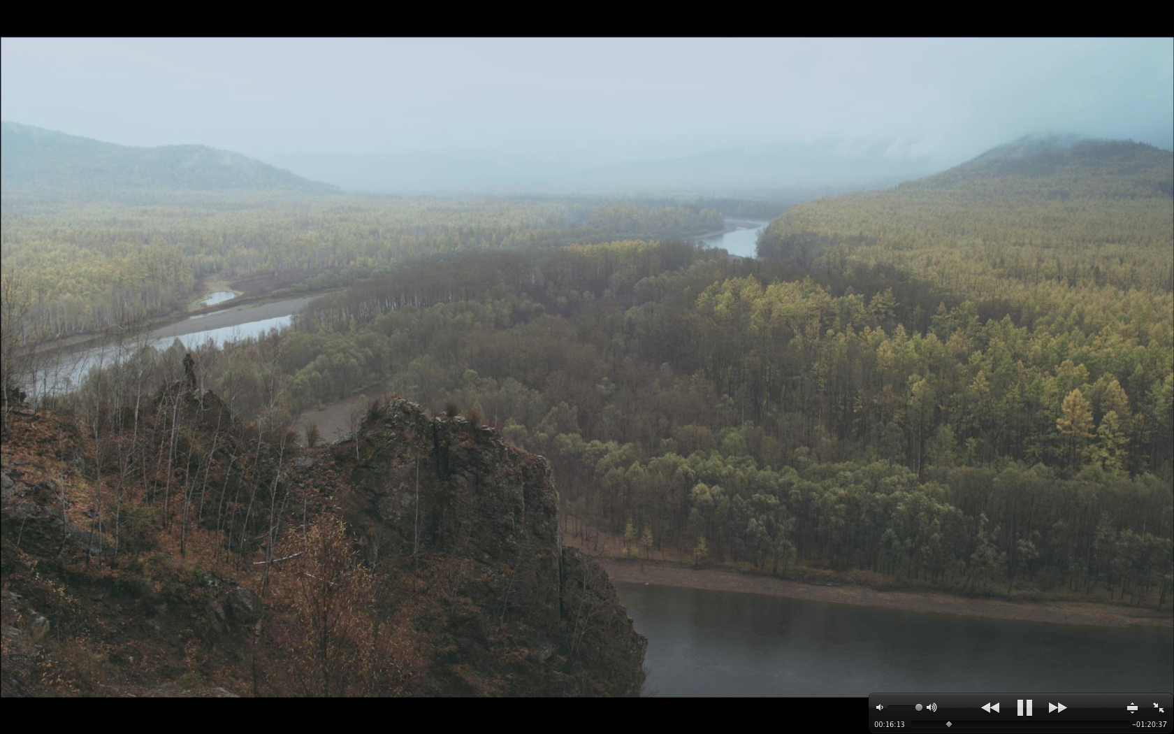 这里，那里剧照的剧照