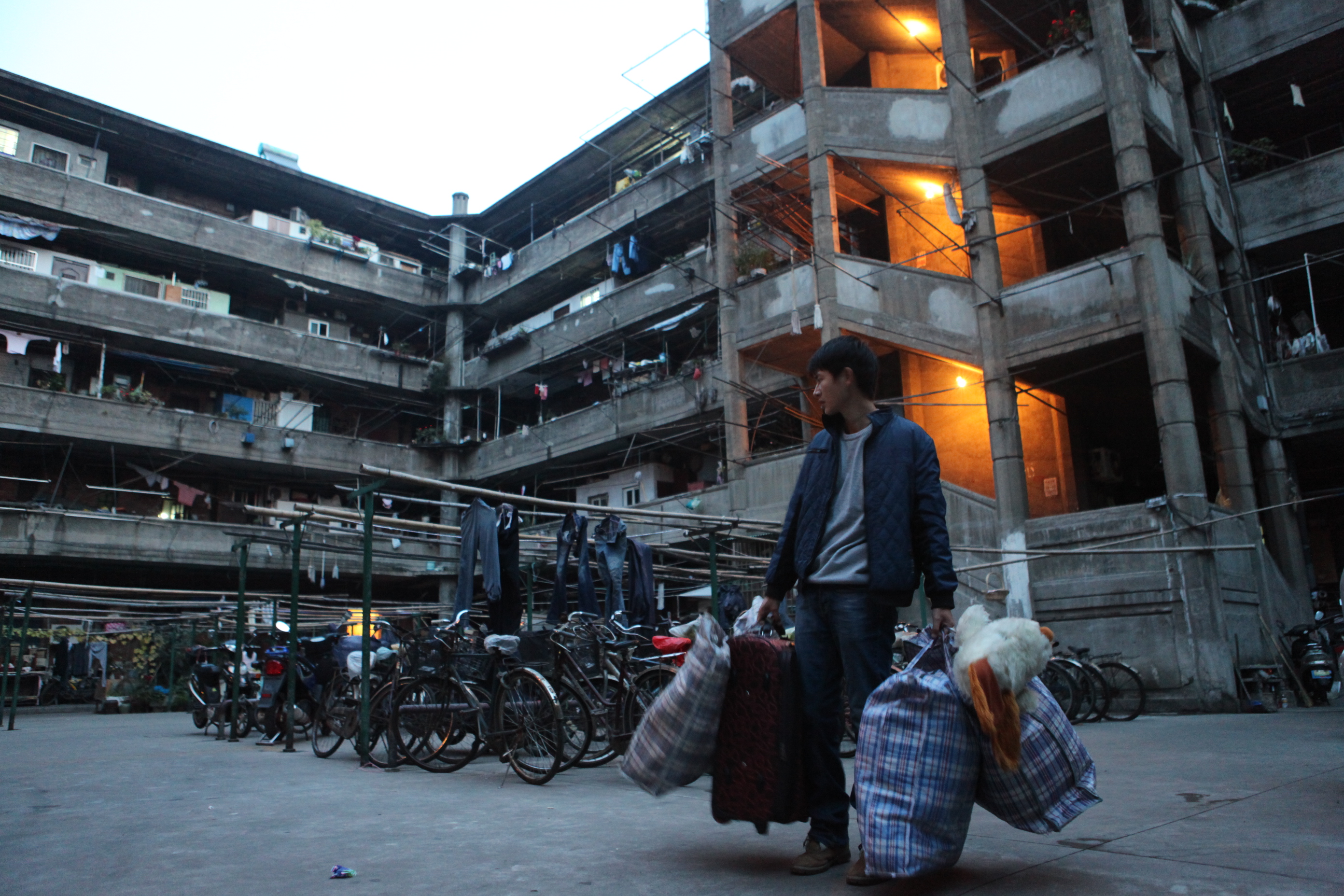 这里，那里剧照的剧照