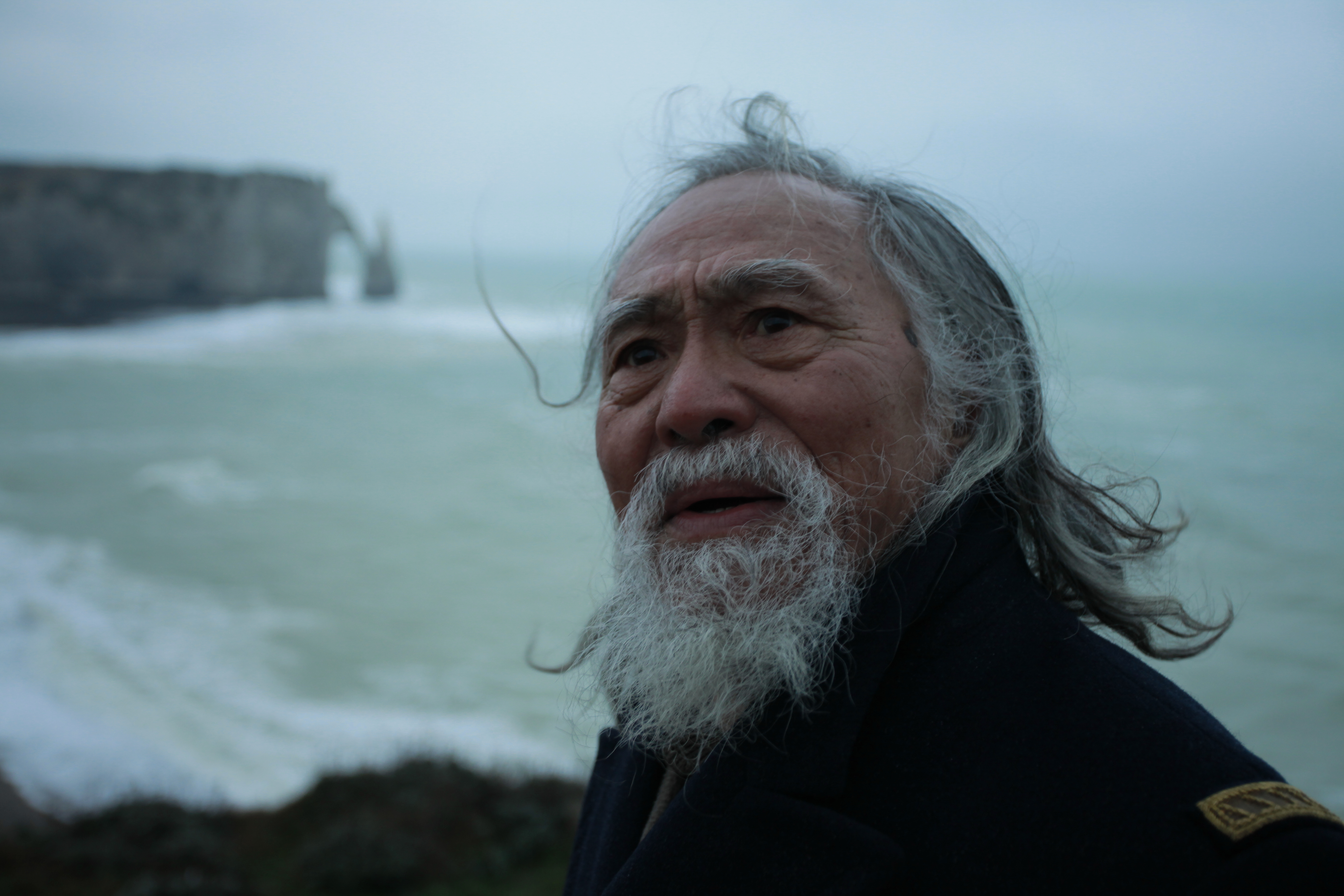 这里，那里剧照的剧照