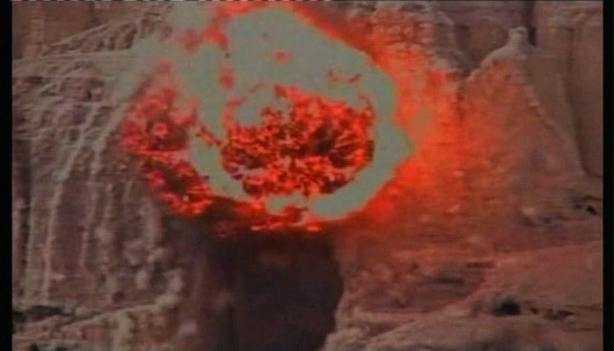 佛在耻辱中倒塌剧照的剧照