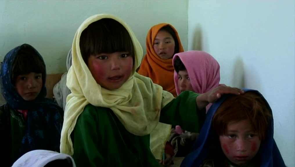 佛在耻辱中倒塌剧照的剧照