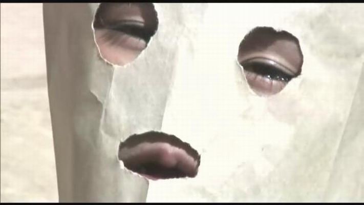 佛在耻辱中倒塌剧照的剧照