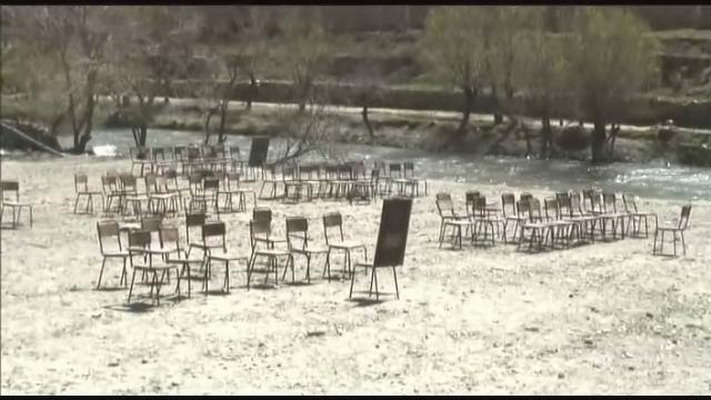 佛在耻辱中倒塌剧照的剧照