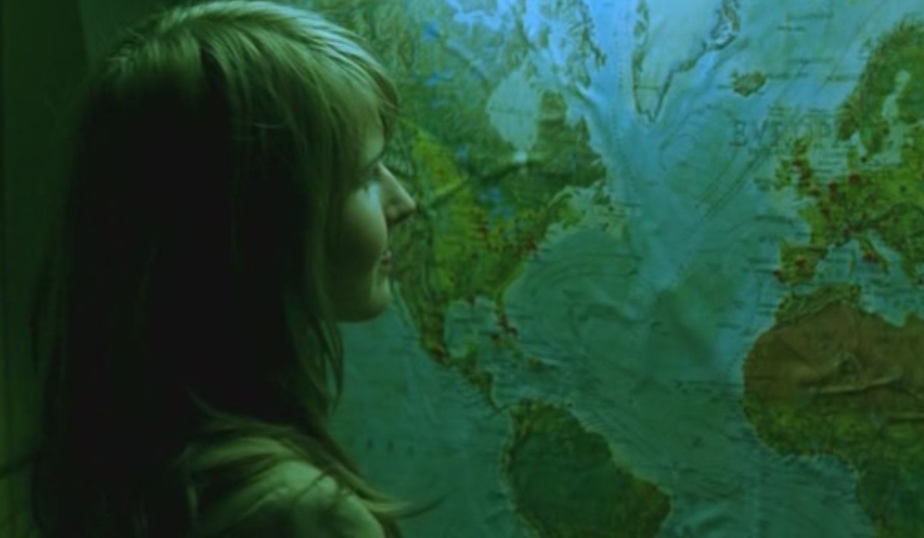 航向热带岛屿的冰山剧照的剧照