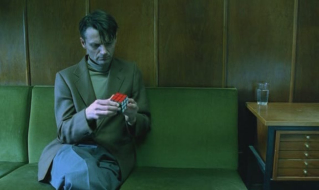 航向热带岛屿的冰山剧照的剧照