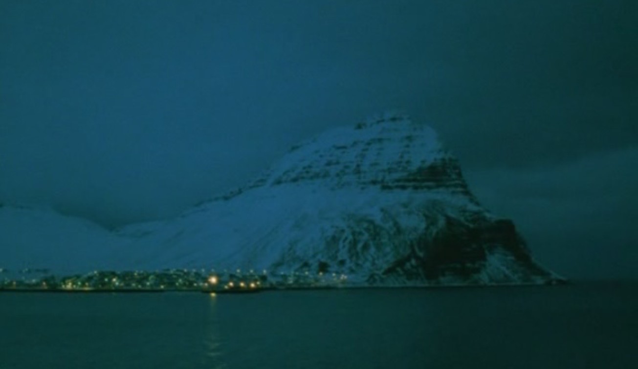 航向热带岛屿的冰山剧照的剧照