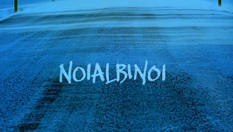 航向热带岛屿的冰山剧照的剧照