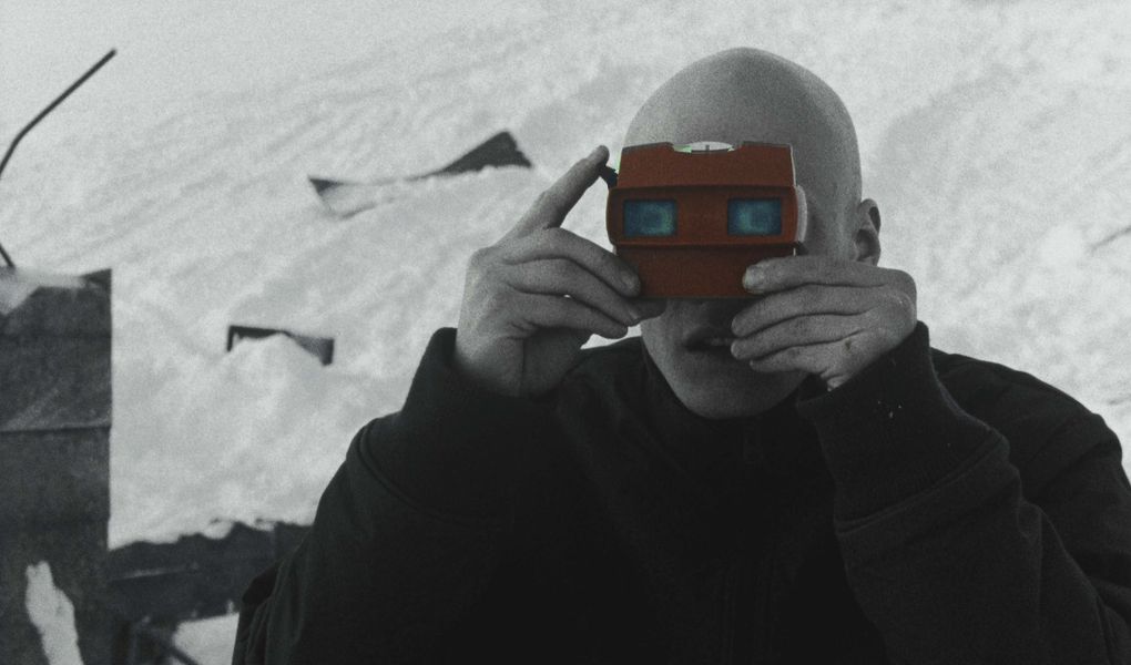 航向热带岛屿的冰山剧照的剧照