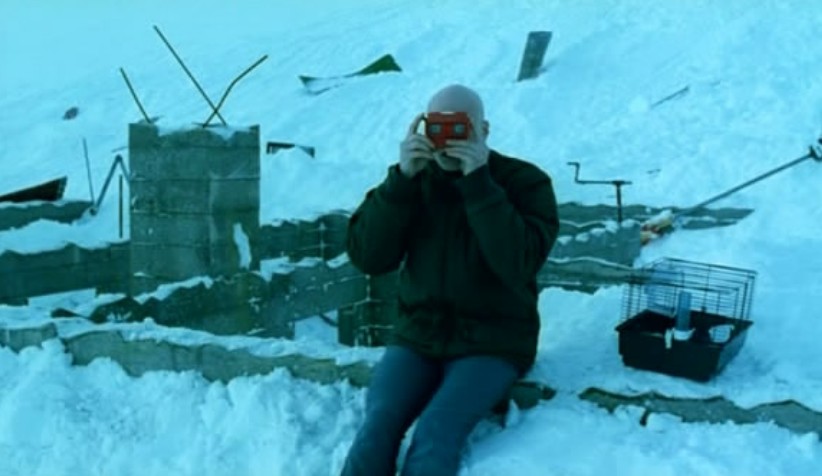 航向热带岛屿的冰山剧照的剧照