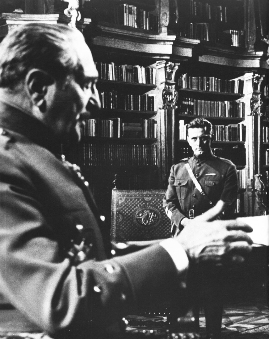 光荣之路剧照的剧照