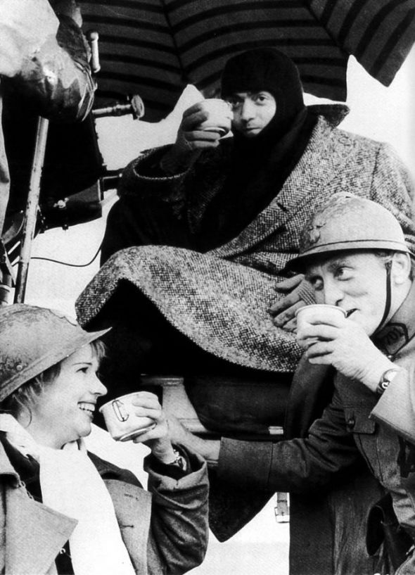 光荣之路剧照的剧照