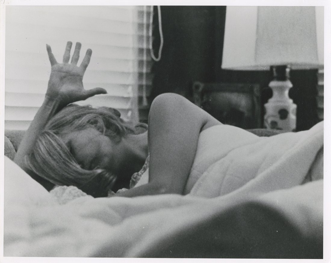 受影响的女人剧照的剧照