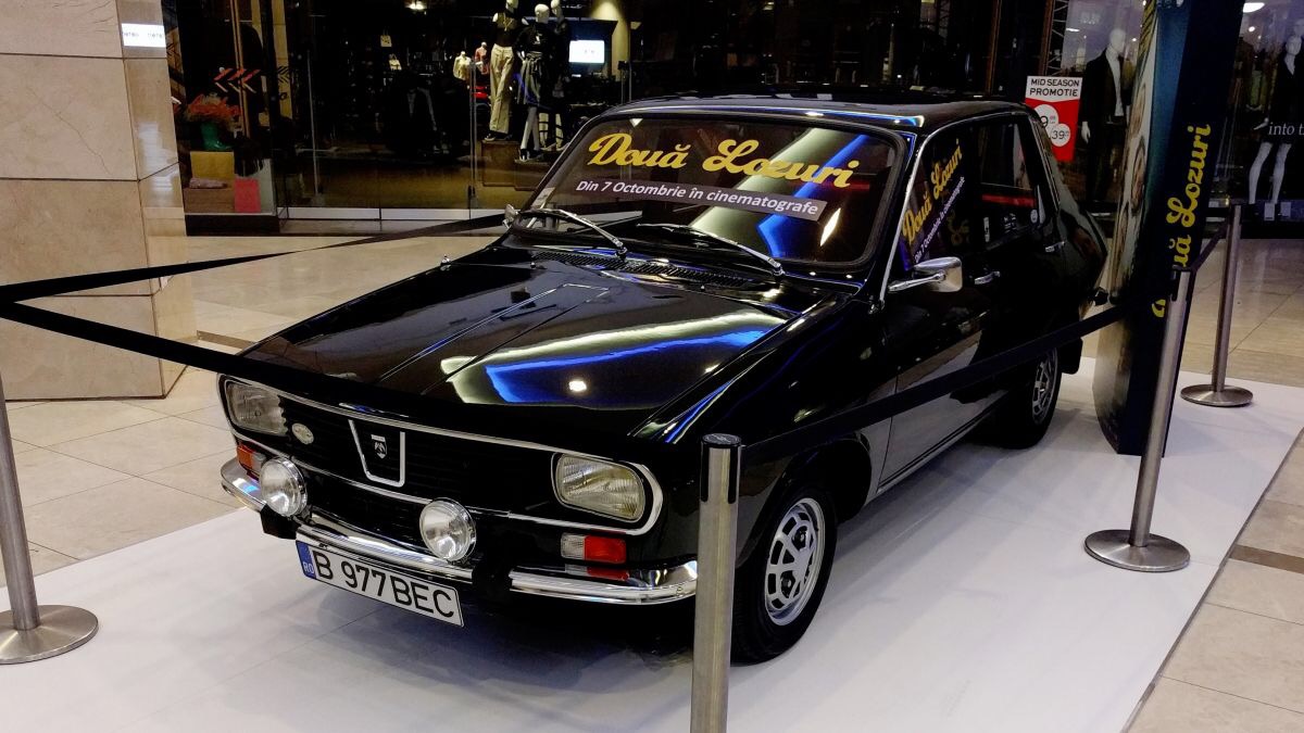 两张彩票剧照的剧照