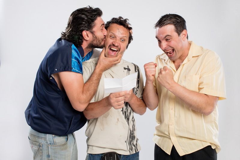 两张彩票剧照的剧照