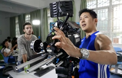 一路癫狂剧照的剧照