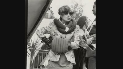 我们都为比尔着盛装剧照的剧照