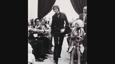 我们都为比尔着盛装剧照的剧照