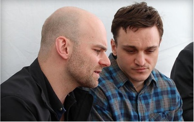 货架之间剧照的剧照