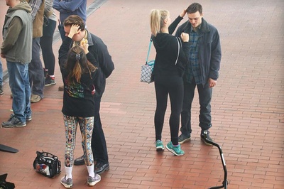 货架之间剧照的剧照