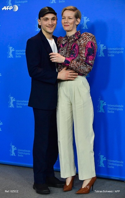 货架之间剧照的剧照