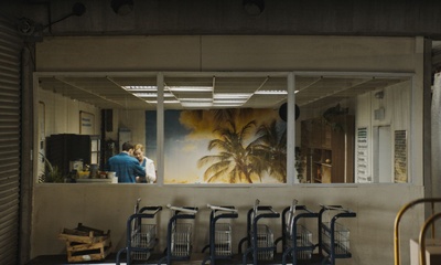 货架之间剧照的剧照