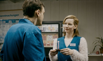 货架之间剧照的剧照