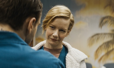 货架之间剧照的剧照