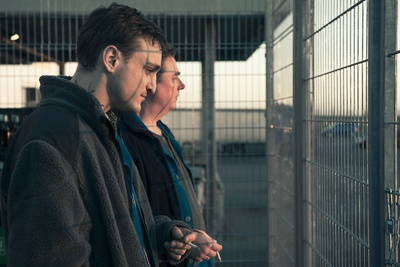 货架之间剧照的剧照