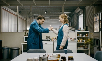 货架之间剧照的剧照