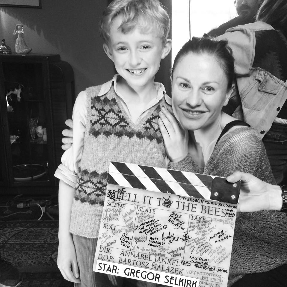 告诉蜜蜂剧照的剧照